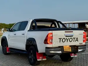 New Toyota Hilux 2022 White