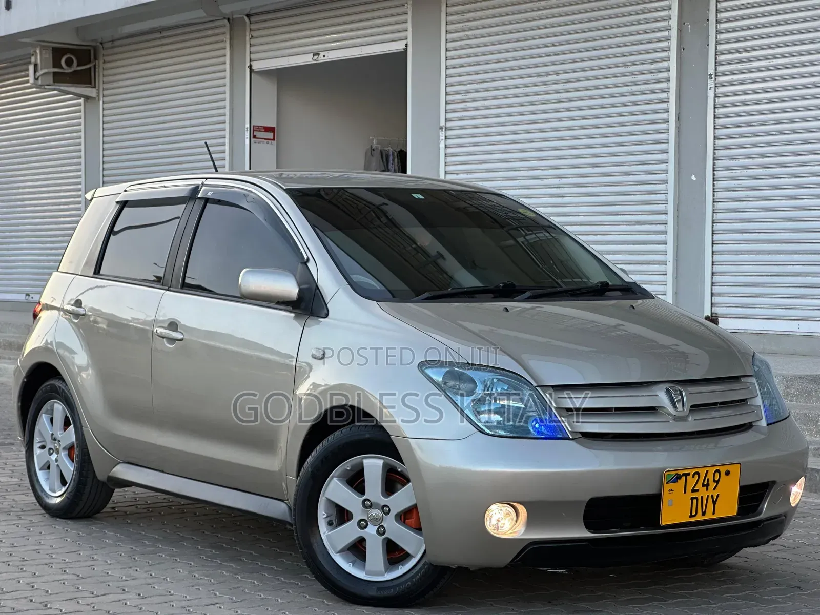 Toyota IST 2004 Gold