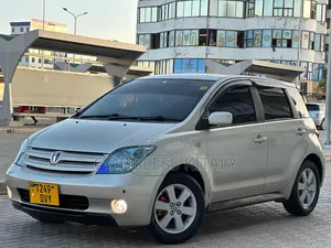 Toyota IST 2004 Gold