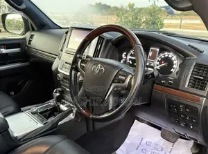 Toyota Land Cruiser 4.6 V8 ZX 2017 Burgundy