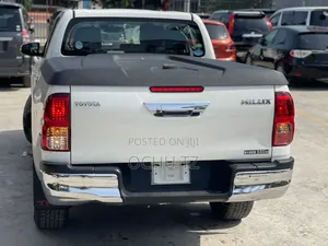 Toyota Hilux 2017 White