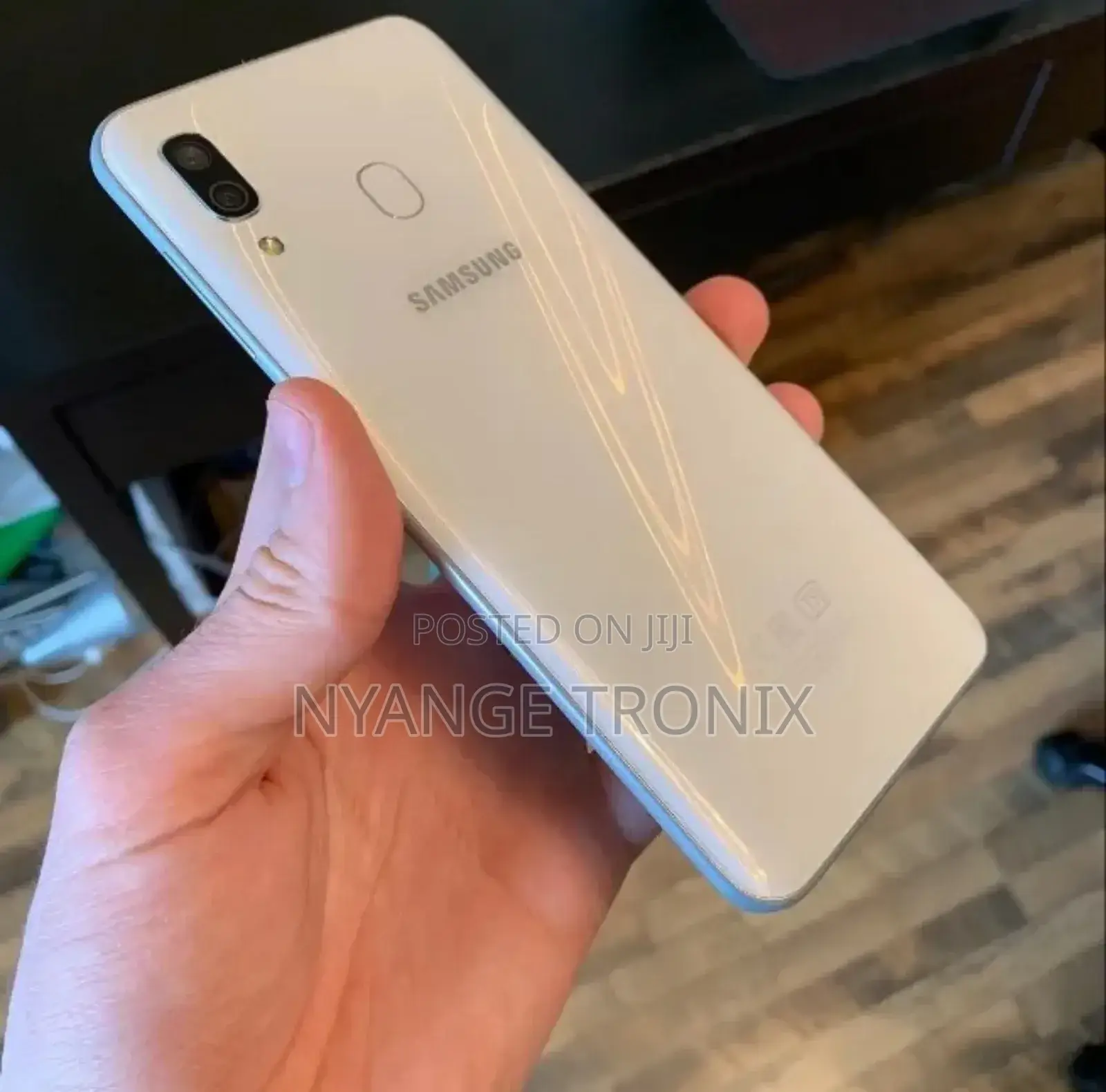 Samsung Galaxy A30 32 GB White