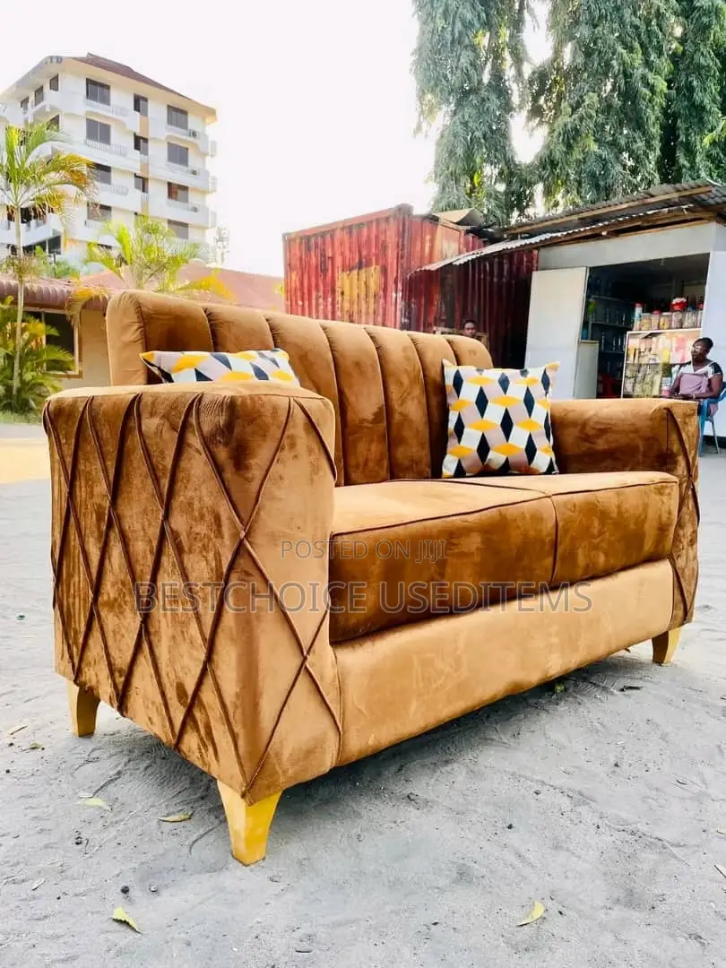 Sofa La Mbili Rangi Tofauti Tofauti Chaguwa Tukuleteee