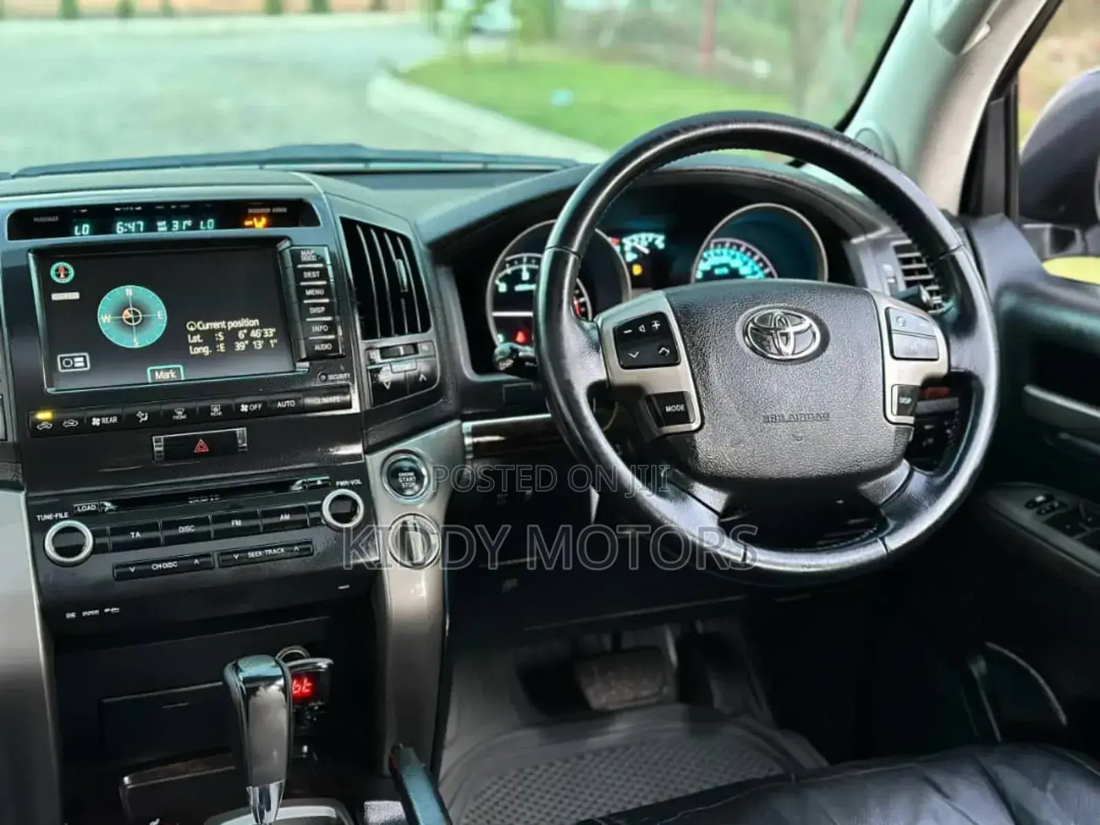Toyota Land Cruiser 2010 White
