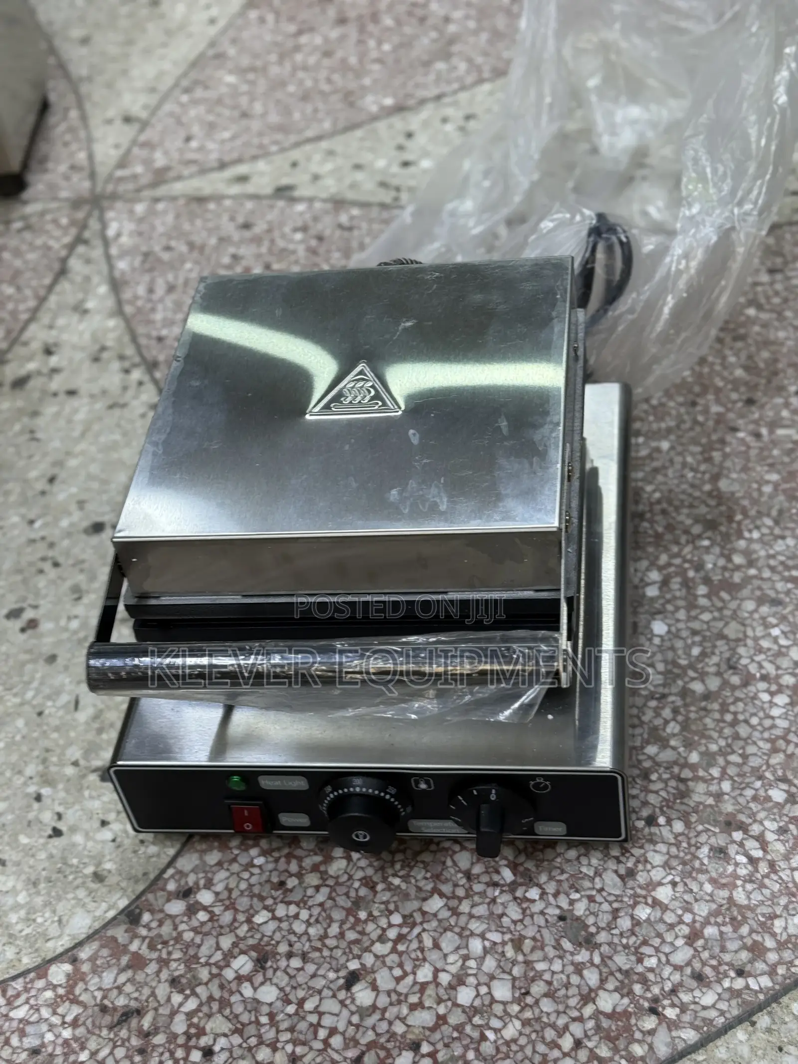 Commercial Nonstick Waffle Iron