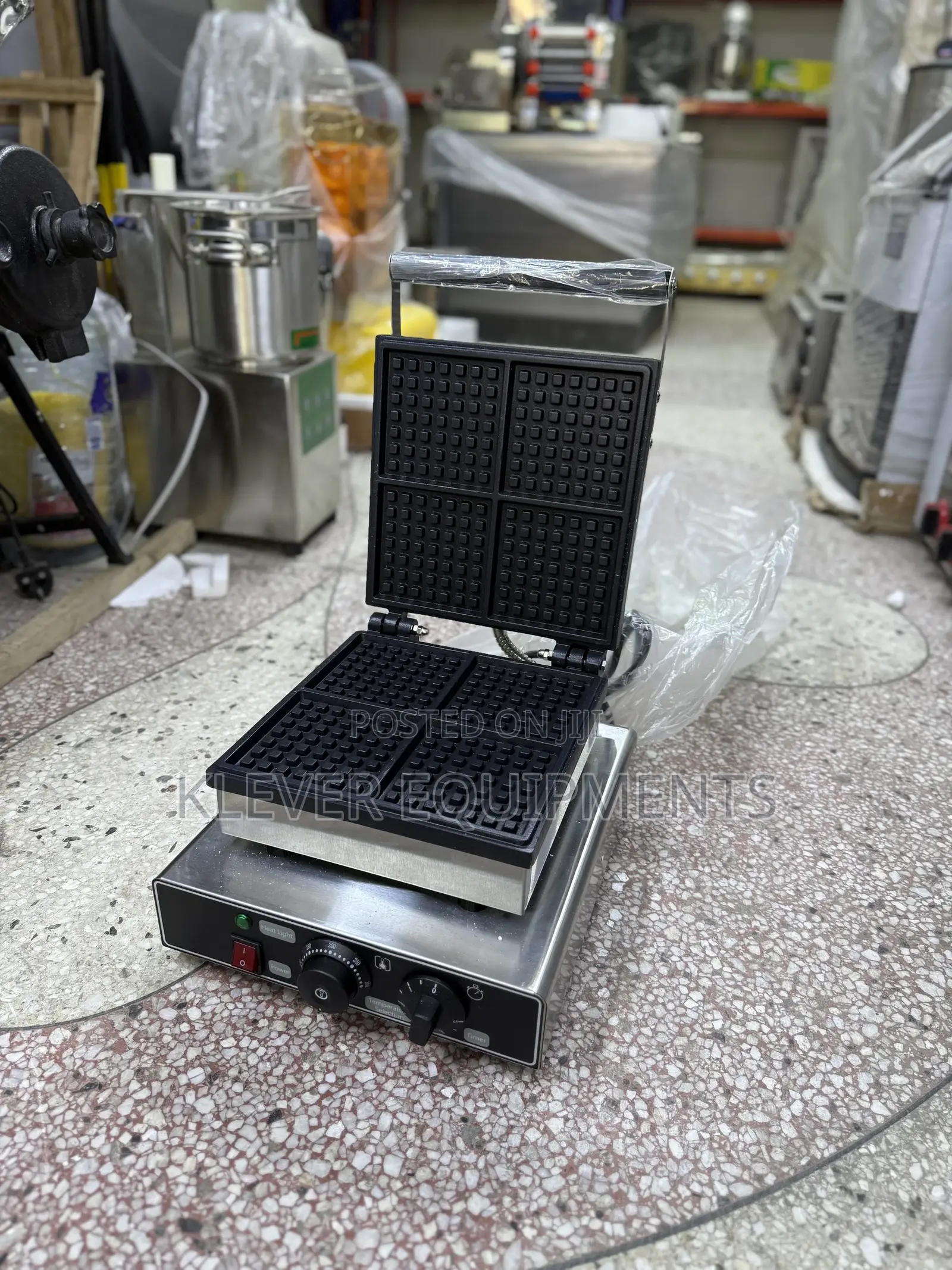 Commercial Nonstick Waffle Iron