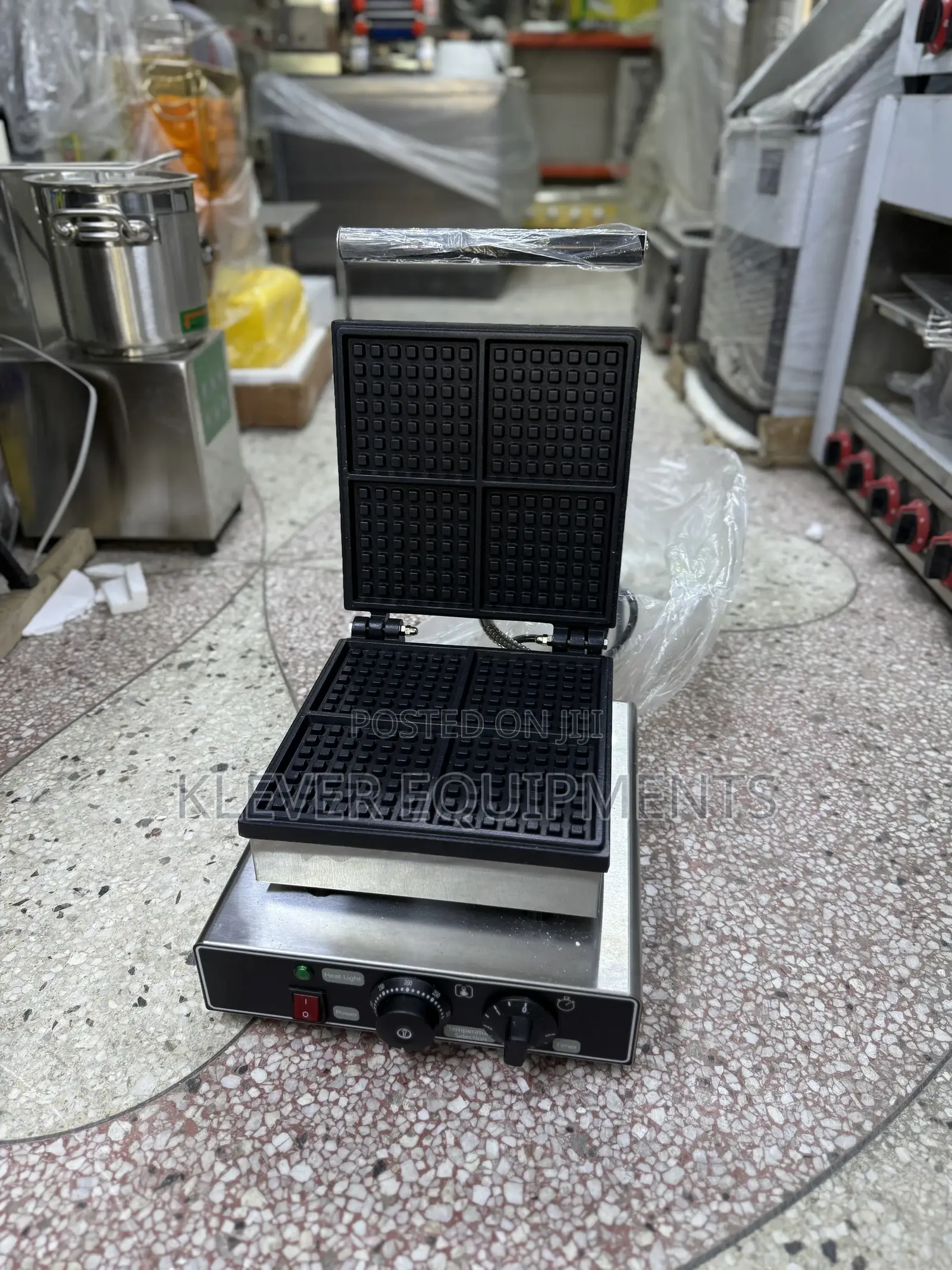 Commercial Nonstick Waffle Iron