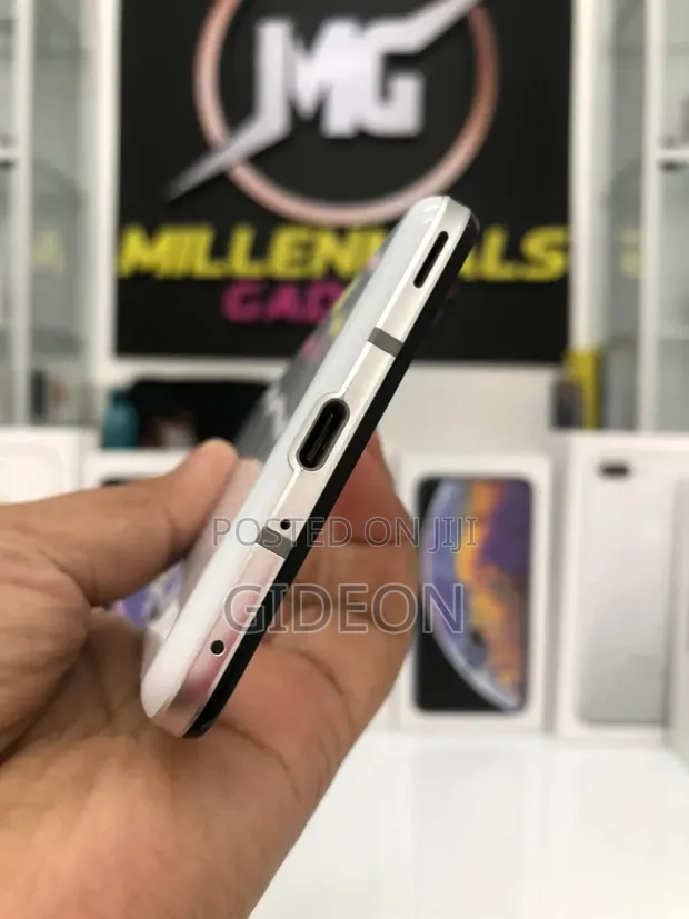 Sharp Aquos R5G 256 GB White - gideon ▷ Price: TSh 330,000 on