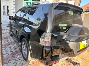 Mitsubishi Pajero 2015 Black
