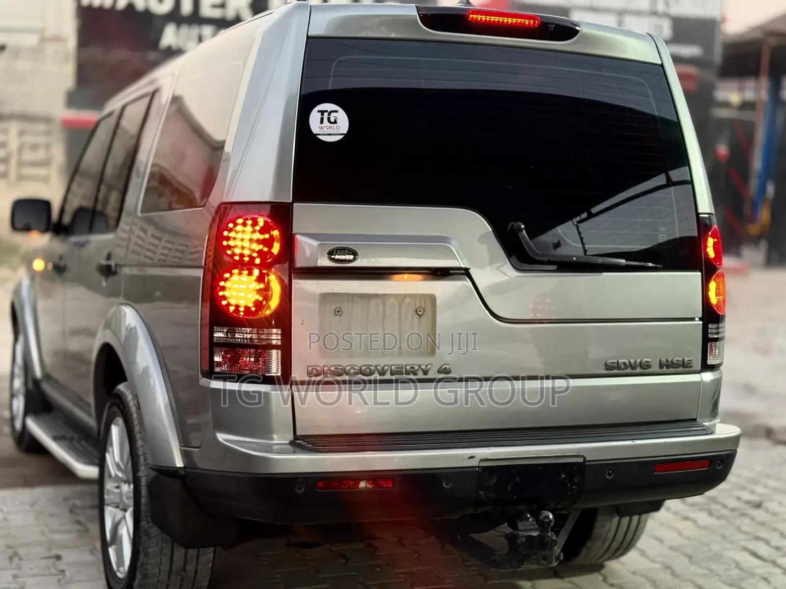 Land Rover Discovery 2015 Gold