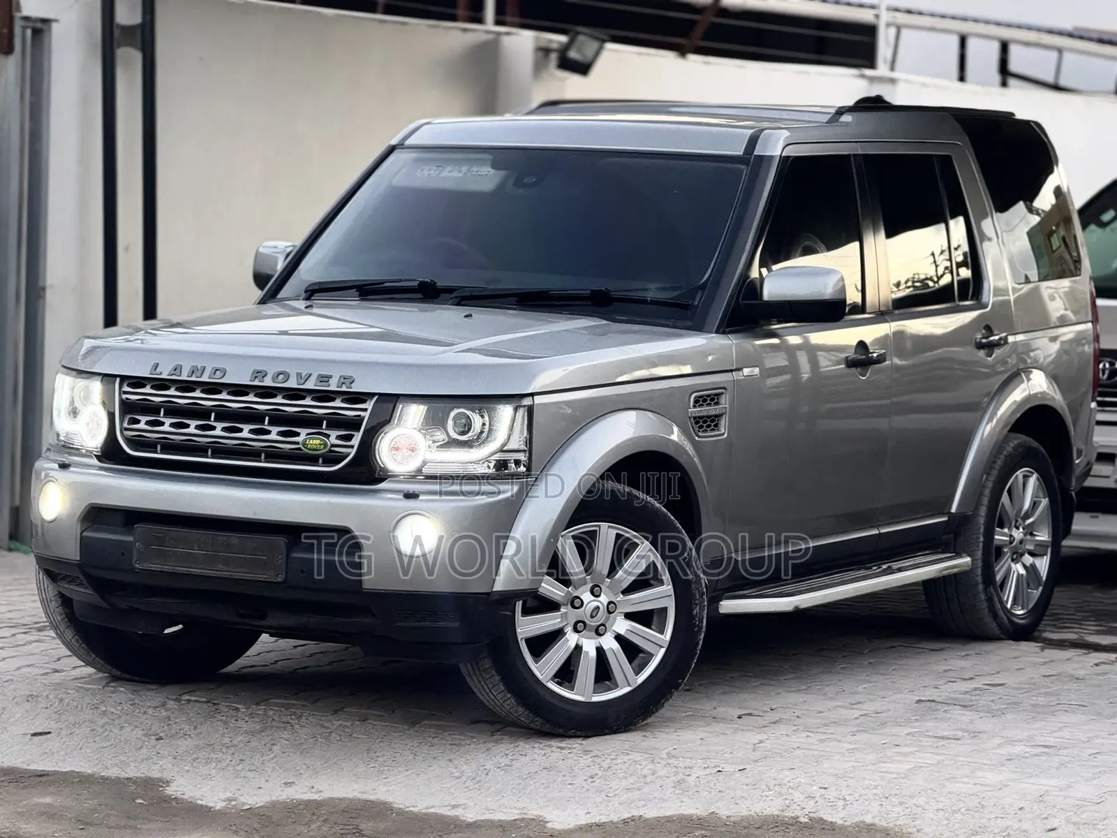 Land Rover Discovery 2015 Gold