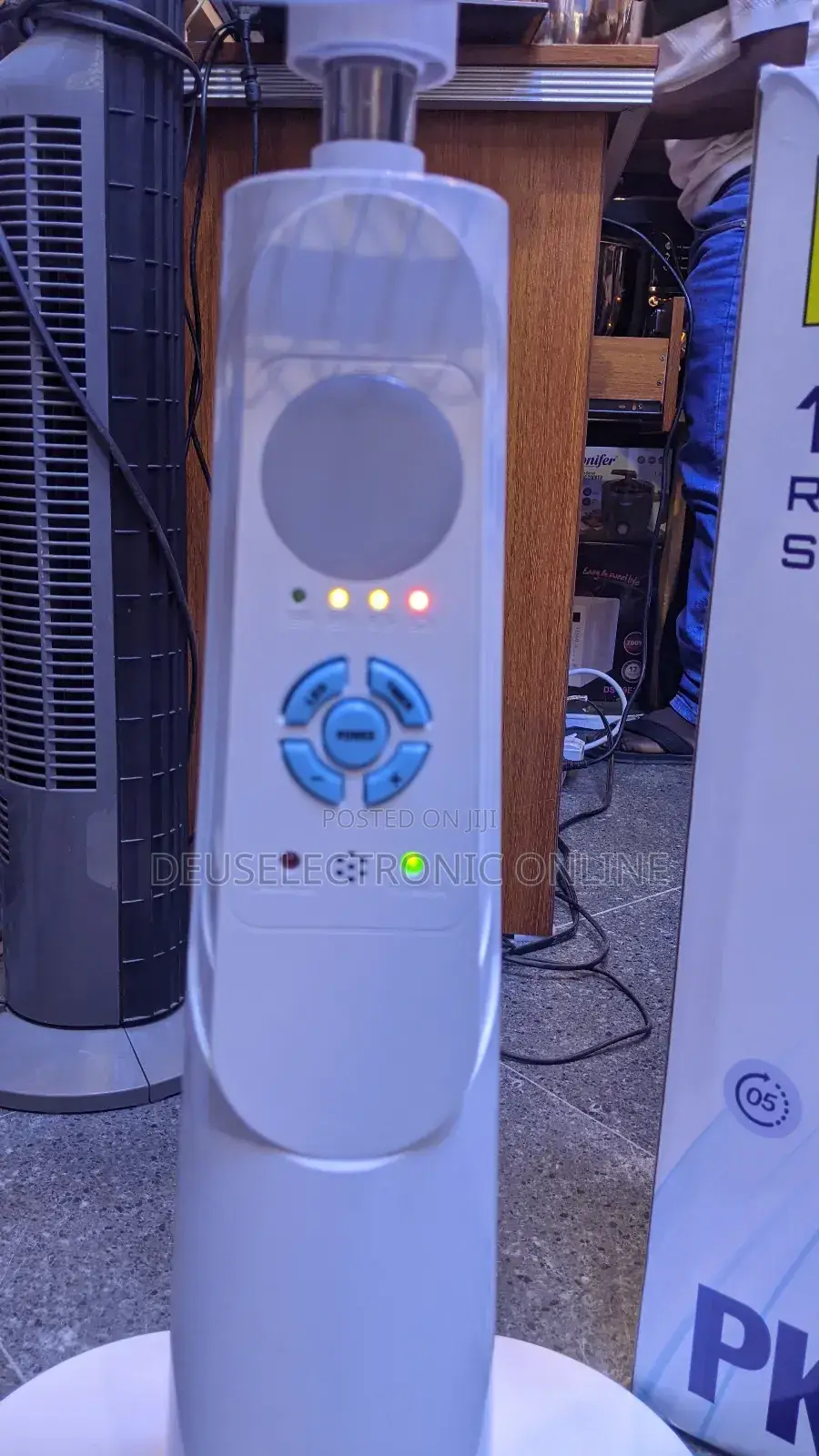 18" Rechargeable Stand Fan Water