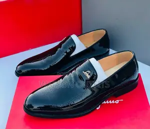 CHRISTIAN Louboutin Mpya Kabisa