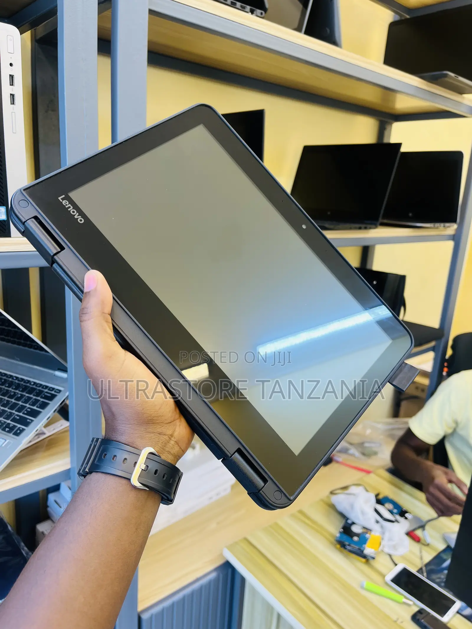 New Laptop Lenovo 300e 4GB Intel Celeron SSD 128GB