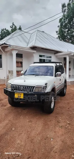 Photo - Toyota Land Cruiser Prado 1997 White