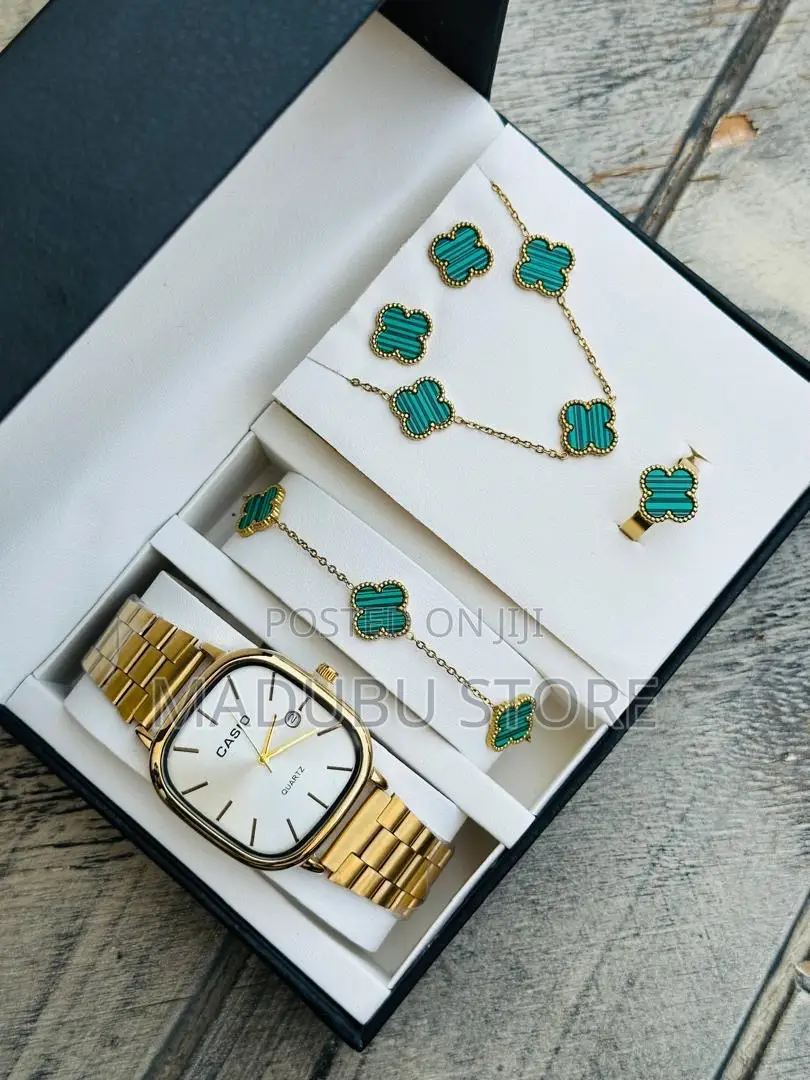 Jewerly Set With Box