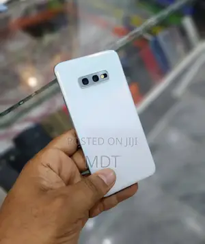 Photo - Samsung Galaxy S10e 128 GB White