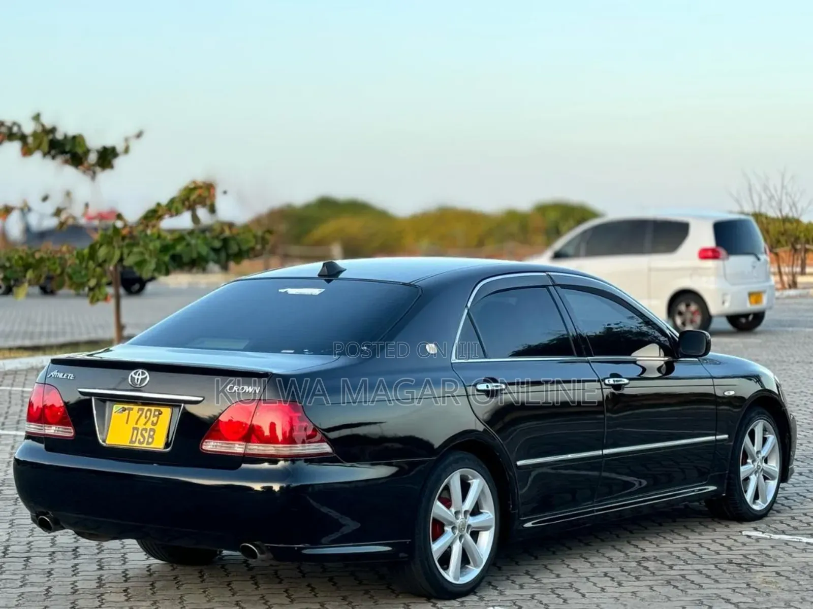 Toyota Crown Royale 2005 White
