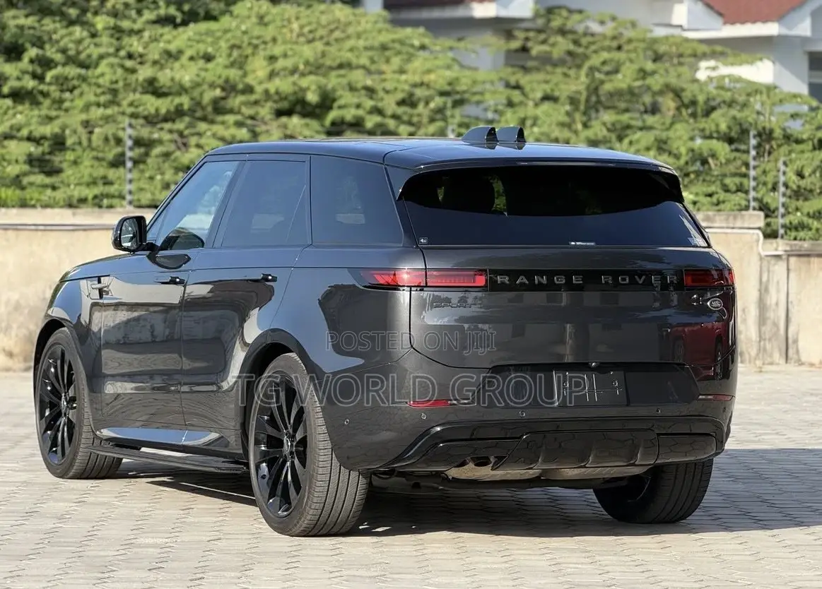 Land Rover Range Rover P400 SE SWB 2022 Gray