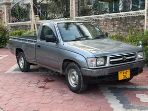 Photo - Toyota Hilux 2002 Gray