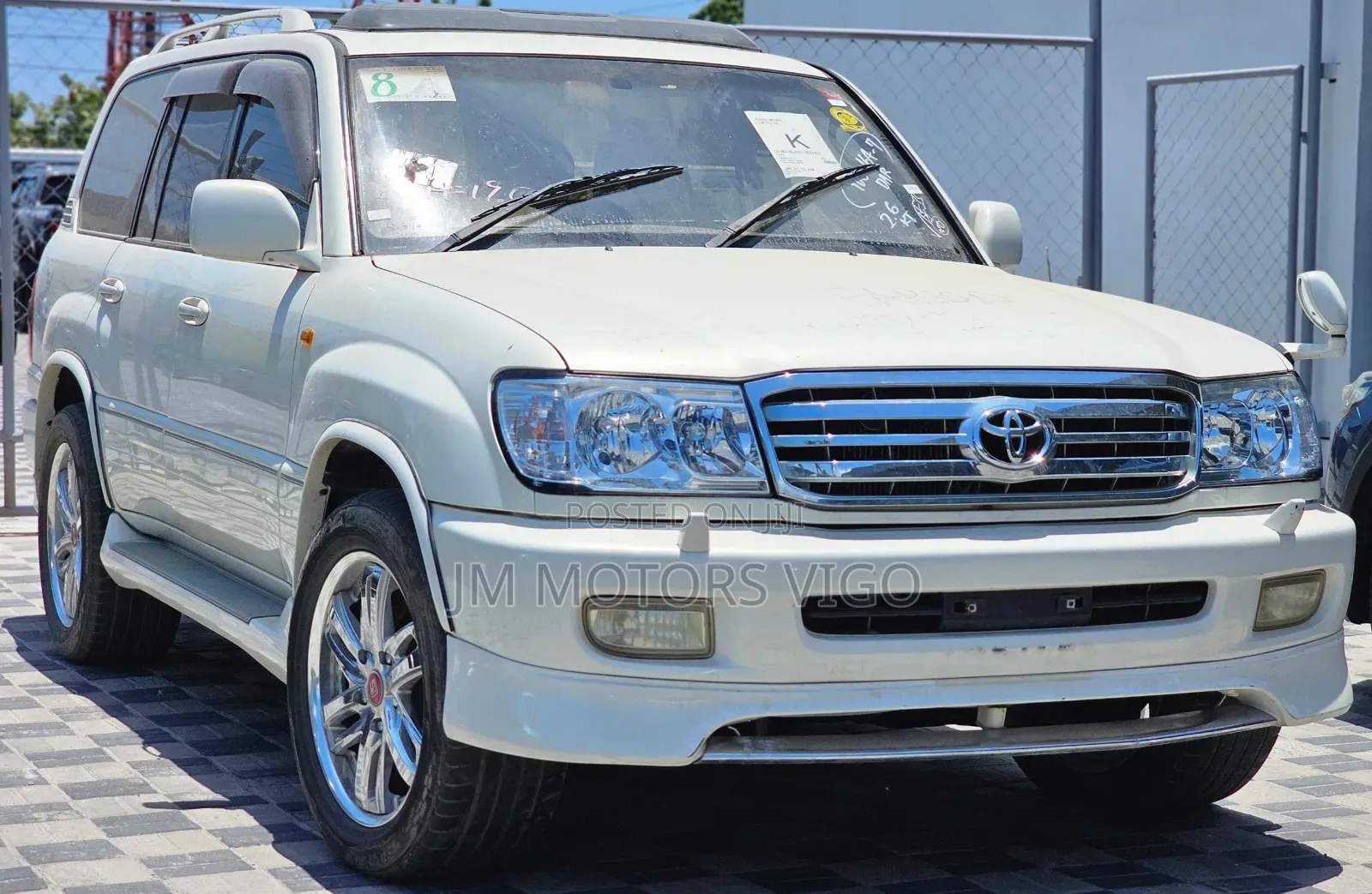 Toyota Land Cruiser 2001 White