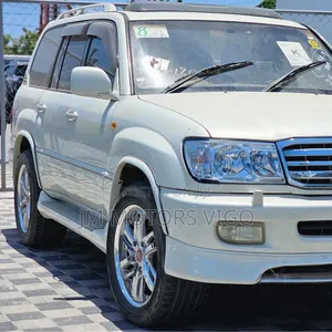 Toyota Land Cruiser 2001 White