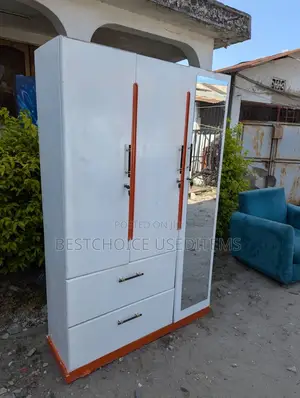 Kabati Milangi Mitatu Bado Moya Limetumika Wk Mvili Tu
