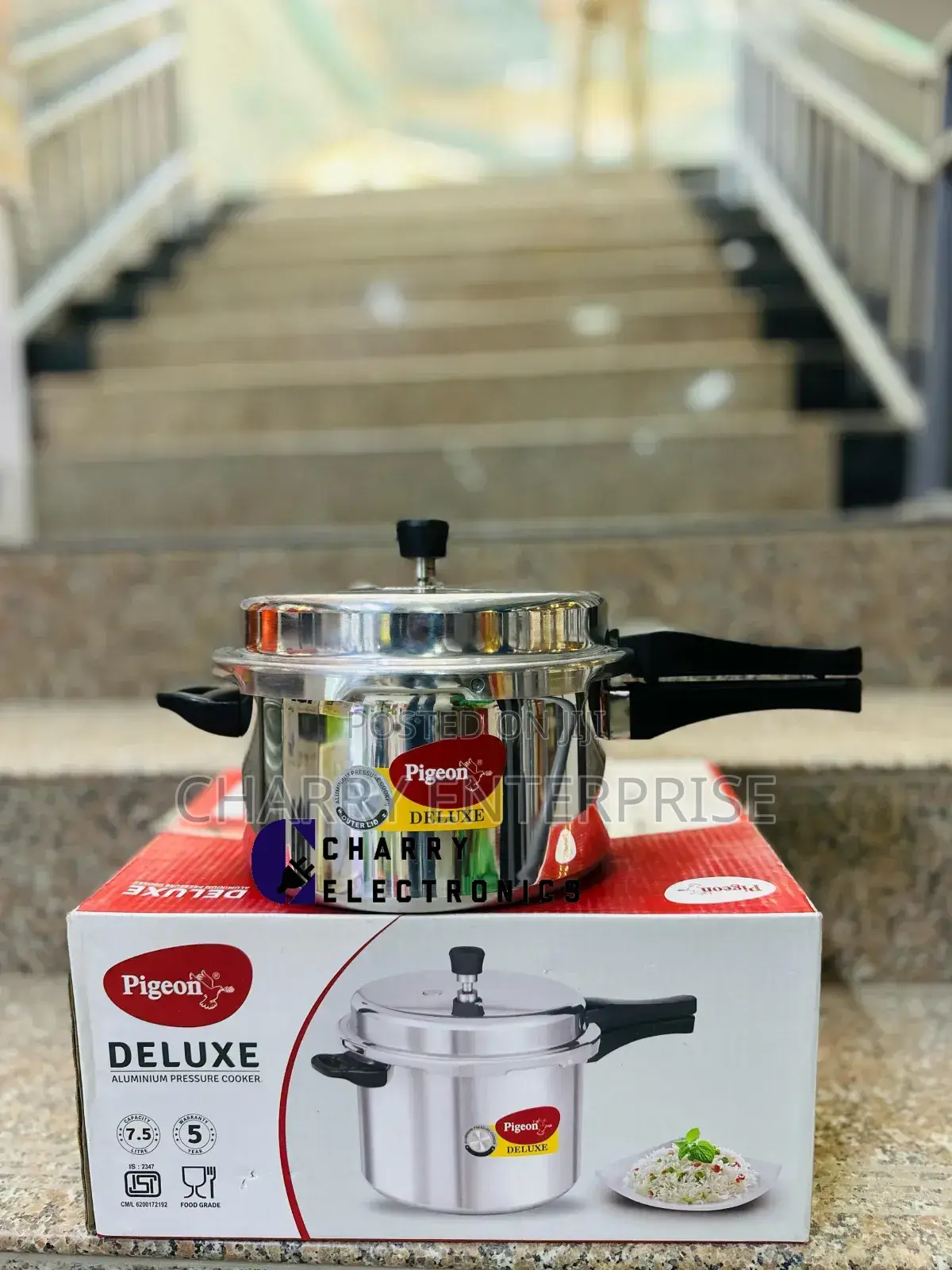 *Pigeon Deluxe.Aluminium Pressure Cooer* Capacity: 7.5L*