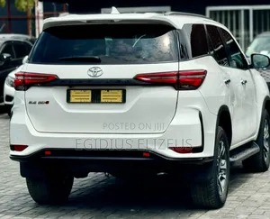 Toyota Fortuner 2023 White