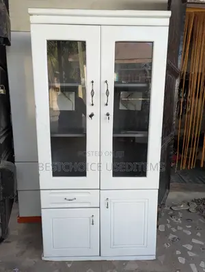 Kabati La Vyombo Milango Mitatu Miwili Bado Imetumika