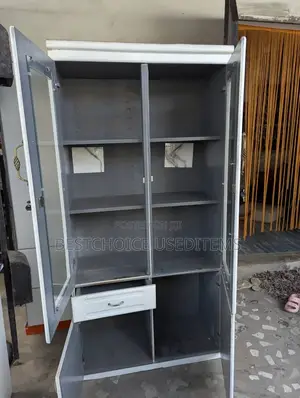 Kabati La Vyombo Milango Mitatu Miwili Bado Imetumika