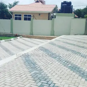 4bdrm House in Goba for sale
