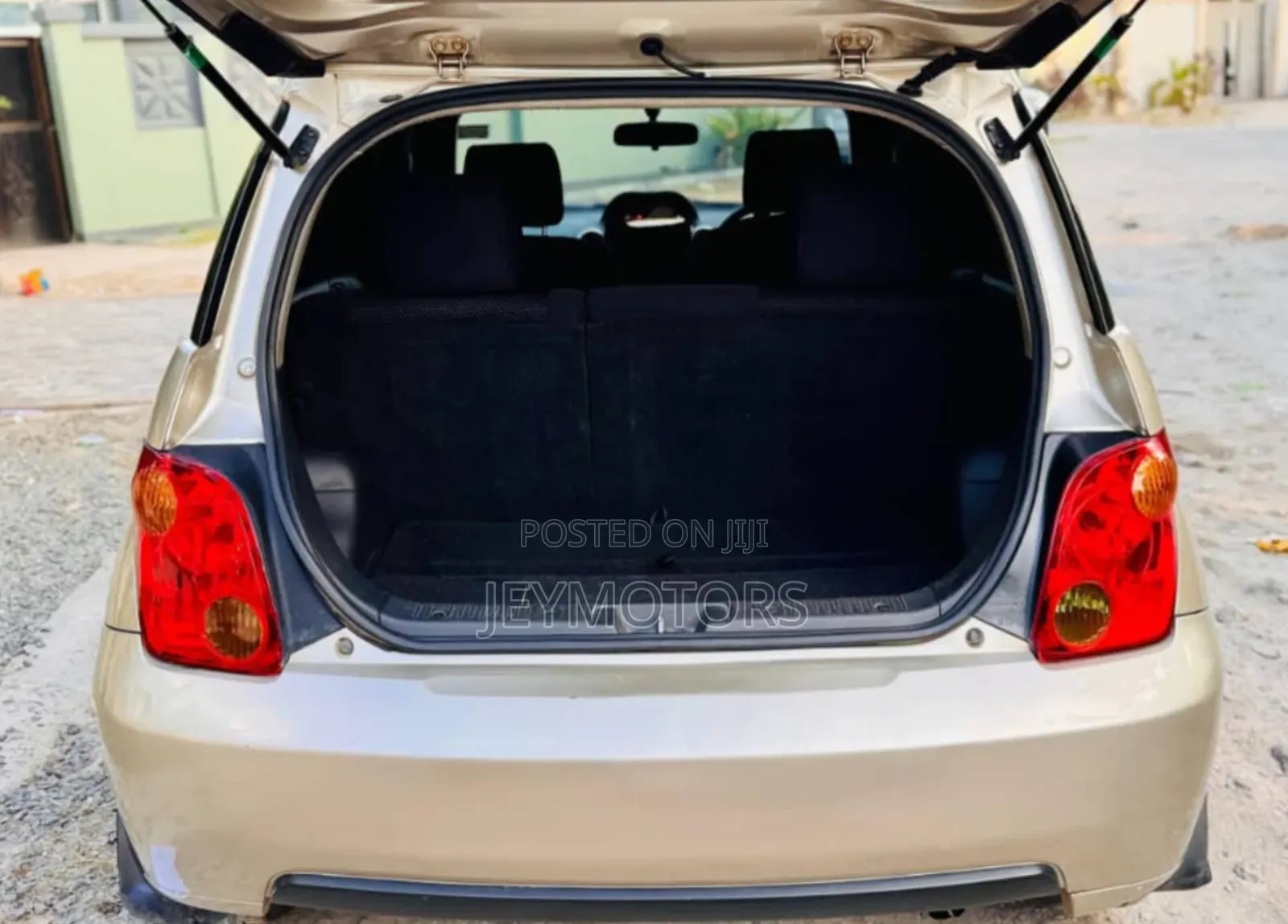 Toyota IST 2004 Gold