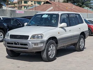 Toyota RAV4 Base 4x4 1999 White