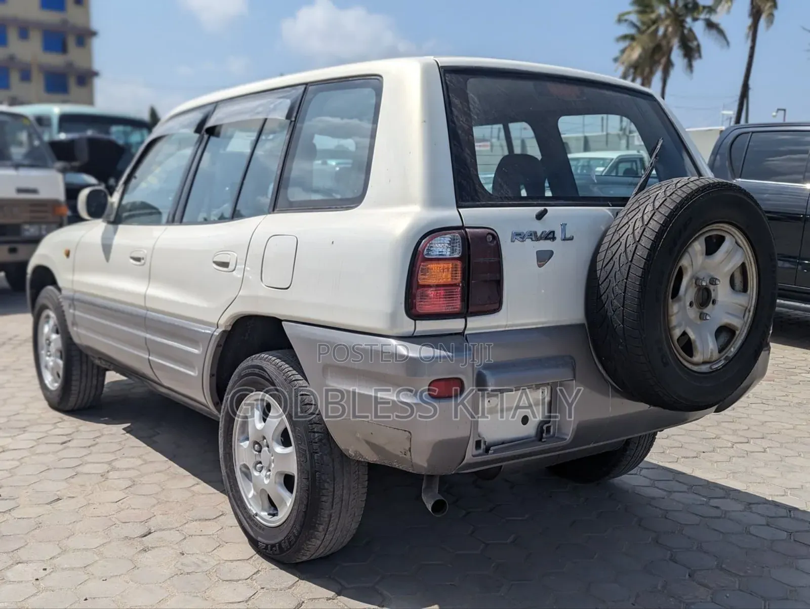 Toyota RAV4 Base 4x4 1999 White