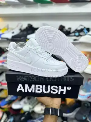 Nike Za Ngozi Za Rangi Nne