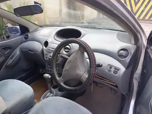 Toyota Vitz 2004 Silver