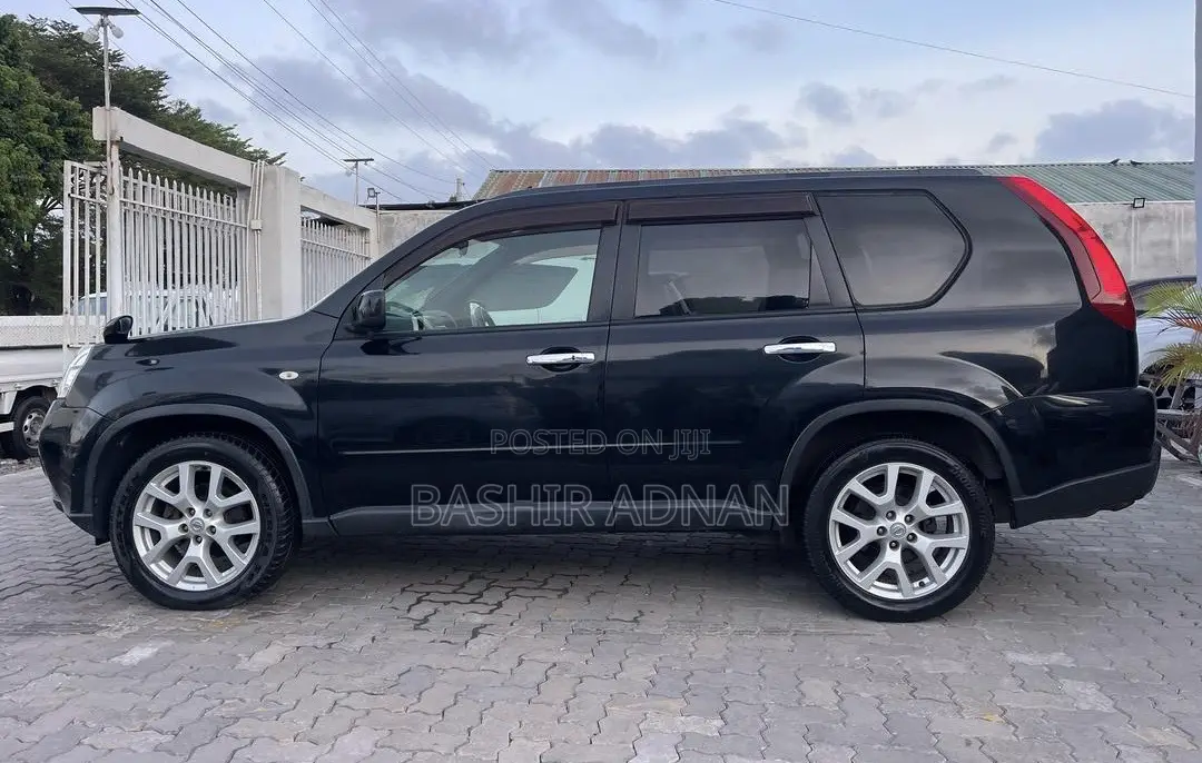 Nissan X-Trail 2011 Matt Black