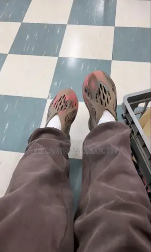YEEZY Foam Runner AVAILABLE