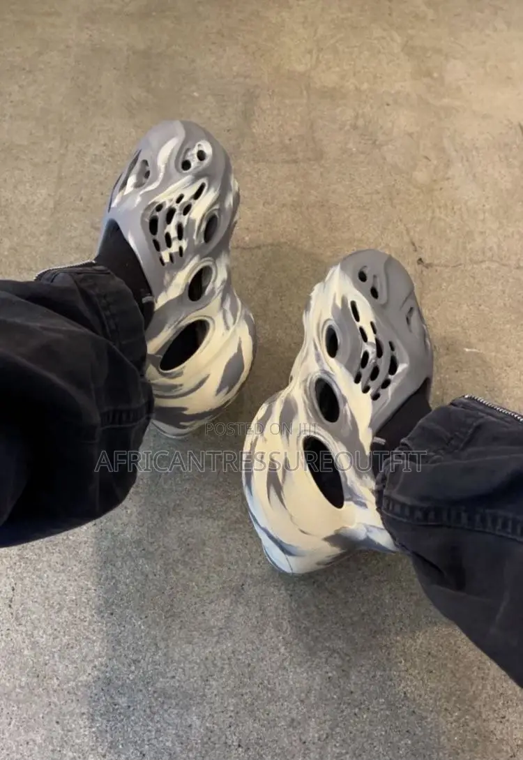 YEEZY Foam Runner AVAILABLE