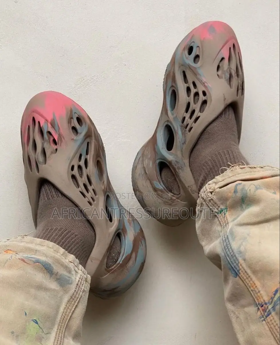 YEEZY Foam Runner AVAILABLE