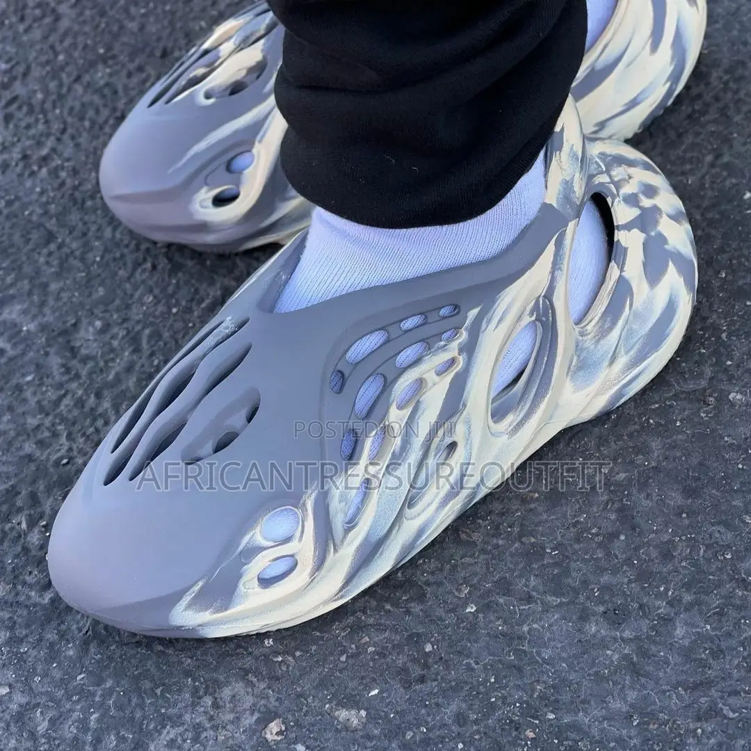 YEEZY Foam Runner AVAILABLE