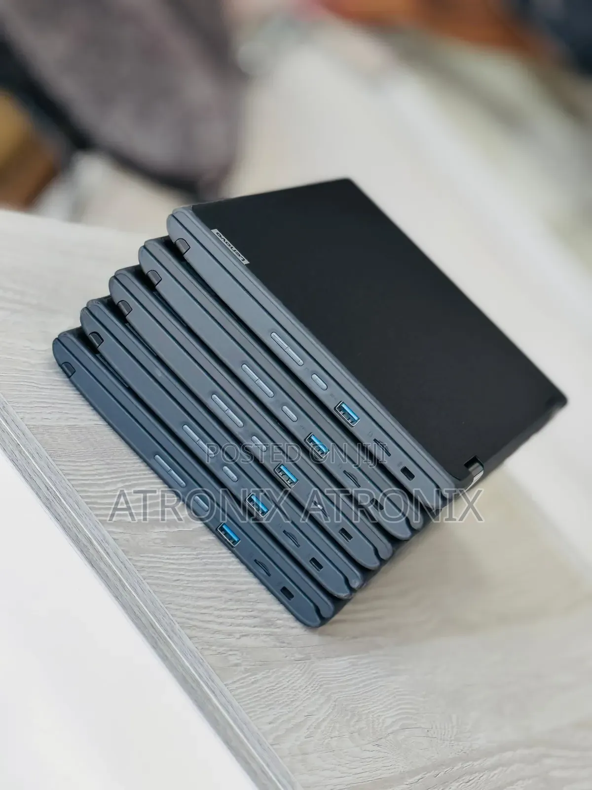 Laptop Lenovo 300e 4GB Intel SSD 128GB