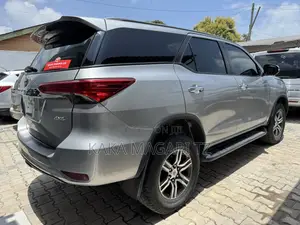 Toyota Fortuner 2019 Silver