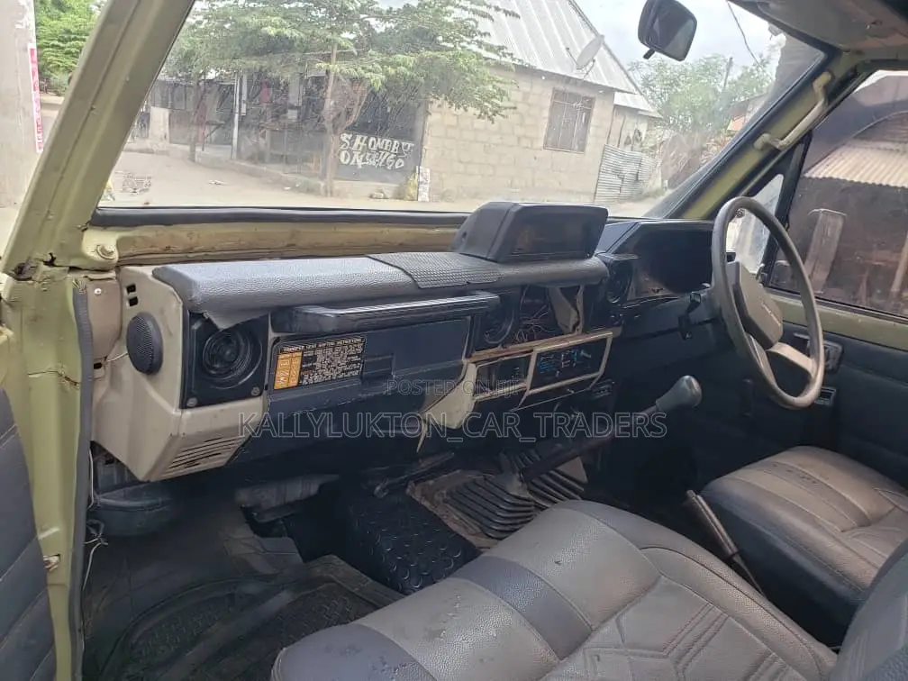 Toyota Land Cruiser 2004 Gold