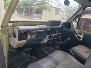 Toyota Land Cruiser 2004 Gold