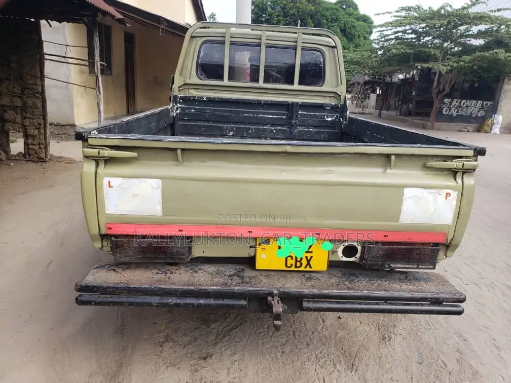 Toyota Land Cruiser 2004 Gold