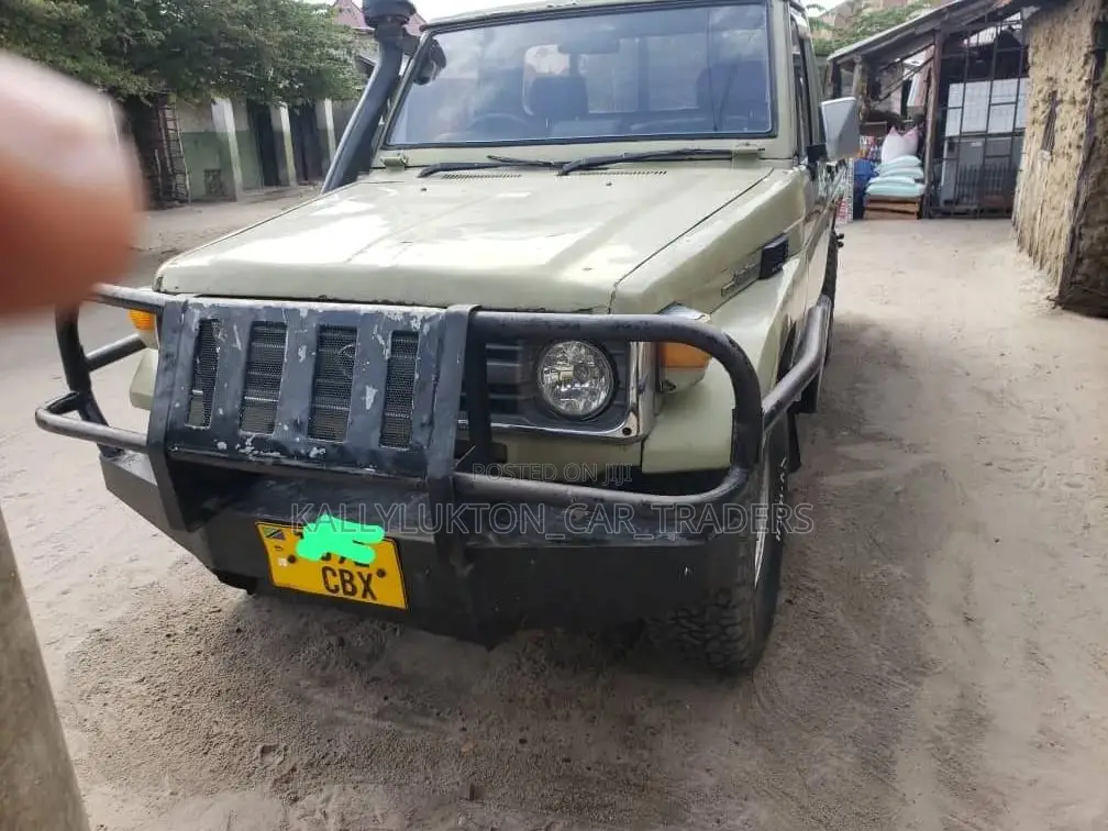 Toyota Land Cruiser 2004 Gold