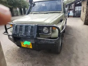 Toyota Land Cruiser 2004 Gold