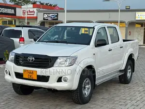 Toyota Hilux 2012 White